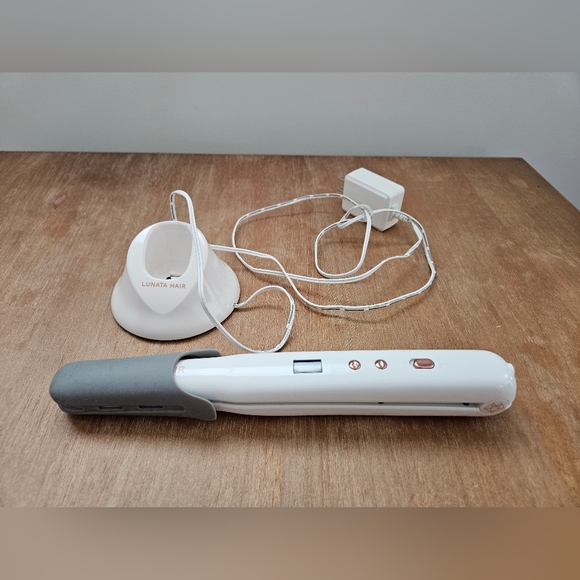 Lunata Cordless Flat Iron UV925 - Picture 1 of 3